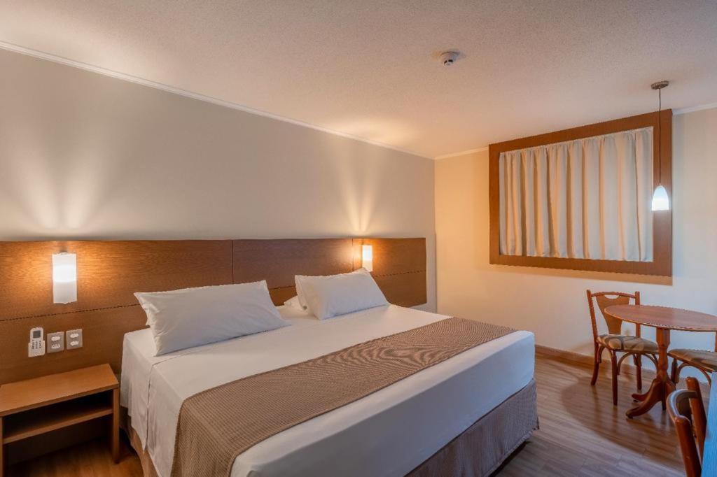 Hotel Caiua Cascavel Екстер'єр фото